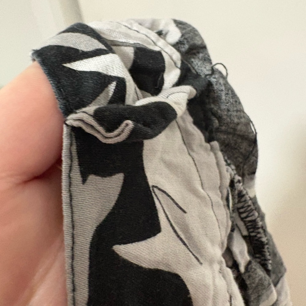 Retrolicious Black and White Shark Skirt - Picture 4 of 5